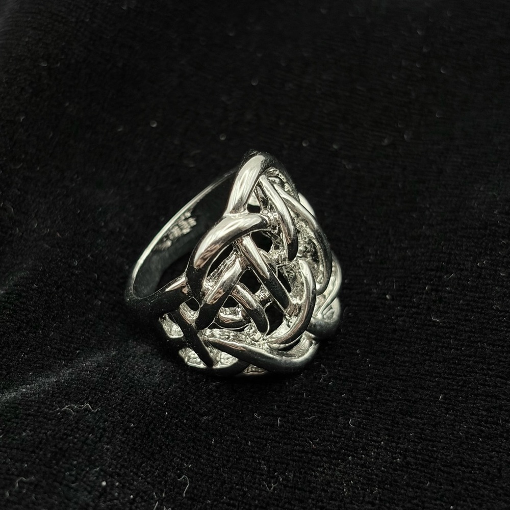 Silver Knot Design Ring